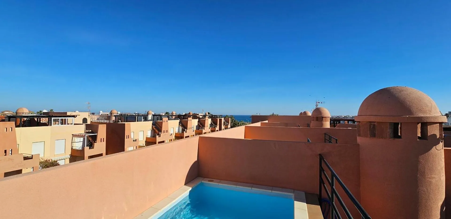 Homes Of Spain, Apartamentos Paraiso Vera Playa, Ed Tahiti, Atico B De 2 Dormitorios Con Piscina Privada En Solarium Y Barbacoa, Pie De Playa Playas de Vera 0*,  إسبانيا