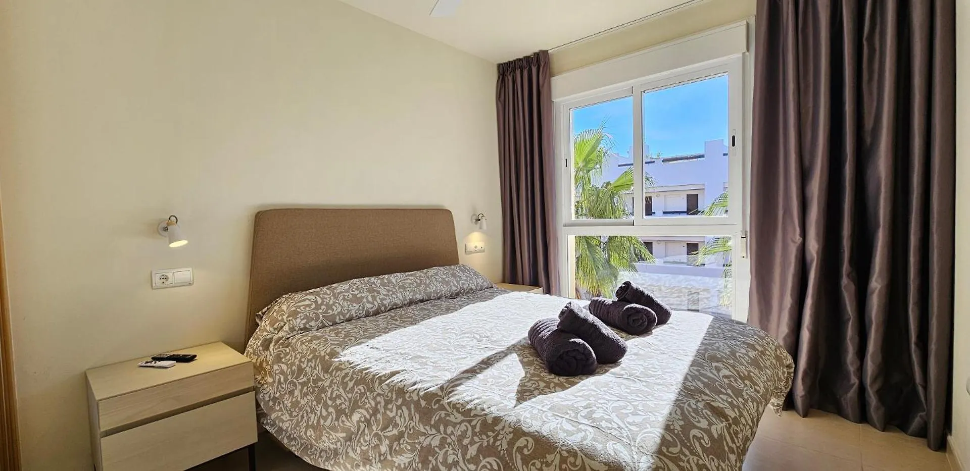 Homes Of Spain, Apartamentos Paraiso Vera Playa, Ed Tahiti, Atico B De 2 Dormitorios Con Piscina Privada En Solarium Y Barbacoa, Pie De Playa Playas de Vera شقة